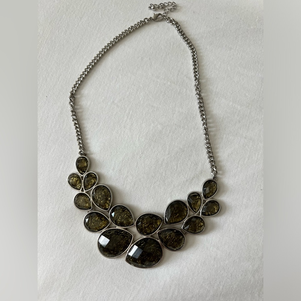 Statement necklace - great condition, slight tarnishing on back around edges